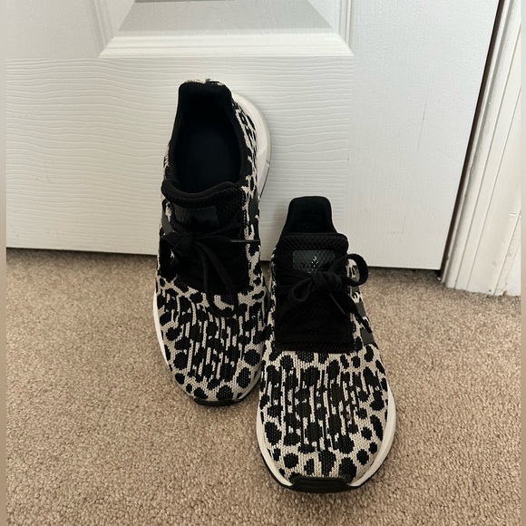 ADIDAS WOMENS SWIFT RUN 1.0 RUNNING SHOE - Picture 2 of 7